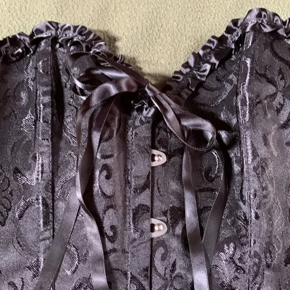 NWT elegant bustier w/ matching thong. Approx. 14 in. Expands approx. 4 inches - Picture 3 of 11